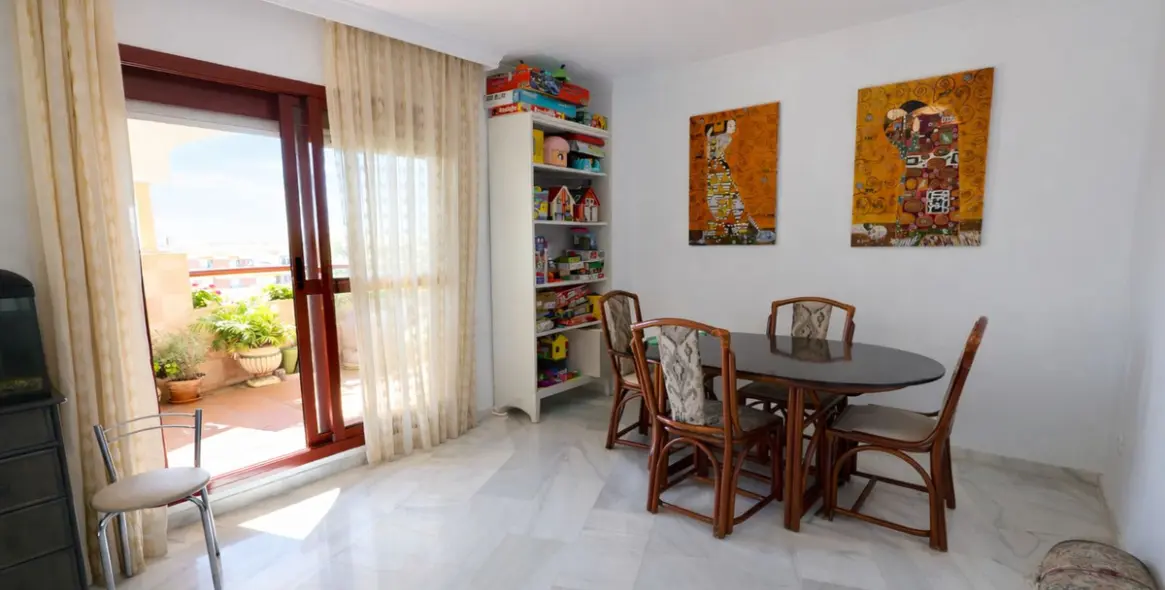 Venta de apartamento en planta media en Arroyo de la Miel 10