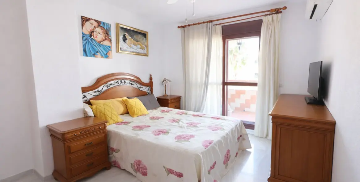 Venta de apartamento en planta media en Arroyo de la Miel 13