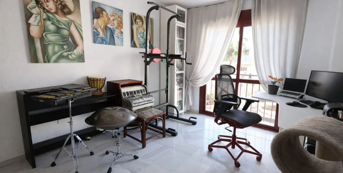 Venta de apartamento en planta media en Arroyo de la Miel 15