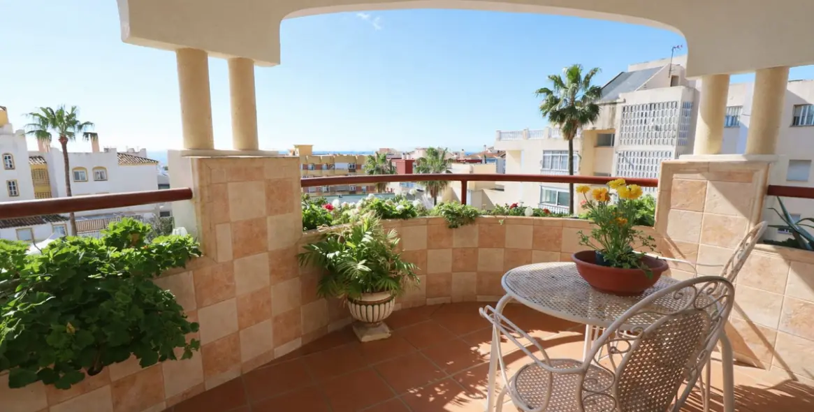 Venta de apartamento en planta media en Arroyo de la Miel 20