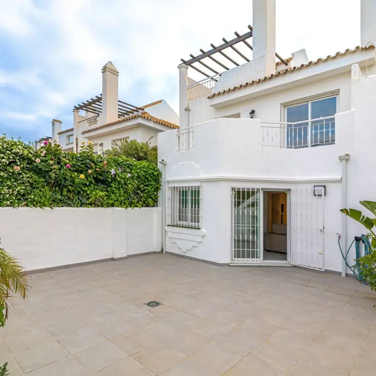 Sale of townhouse in Nueva Andalucía