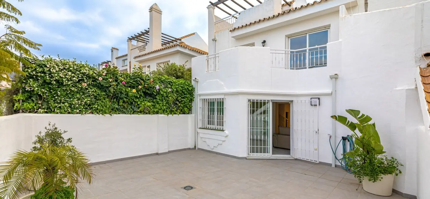 Sale of townhouse in Nueva Andalucía 0