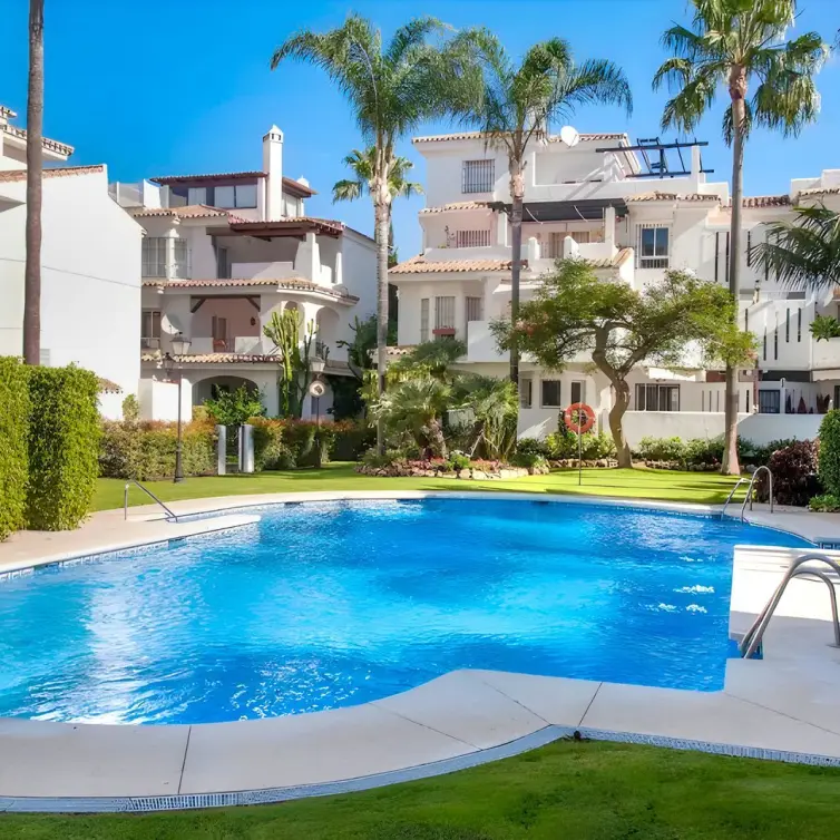 Sale of townhouse in Nueva Andalucía
