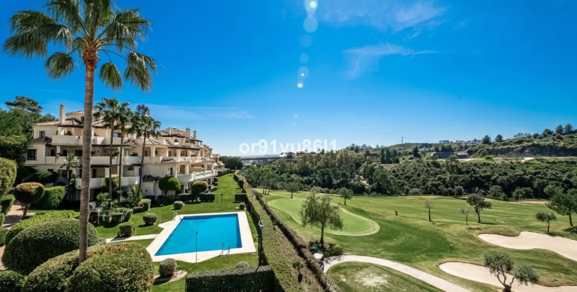 Venta de apartamento en planta baja en Los Arqueros 2