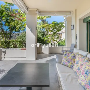 Venta de apartamento en planta baja en Los Arqueros