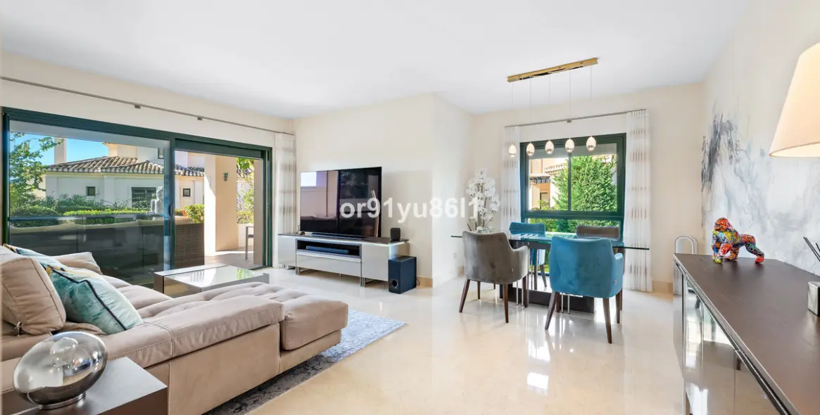 Venta de apartamento en planta baja en Los Arqueros 6