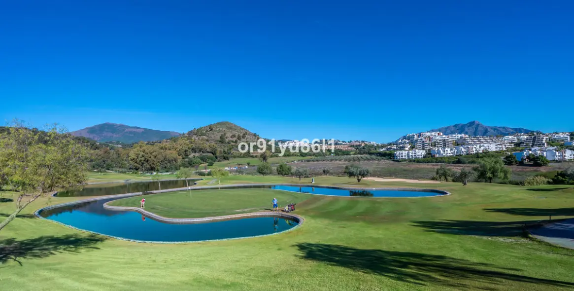 Venta de apartamento en planta baja en Los Arqueros 18