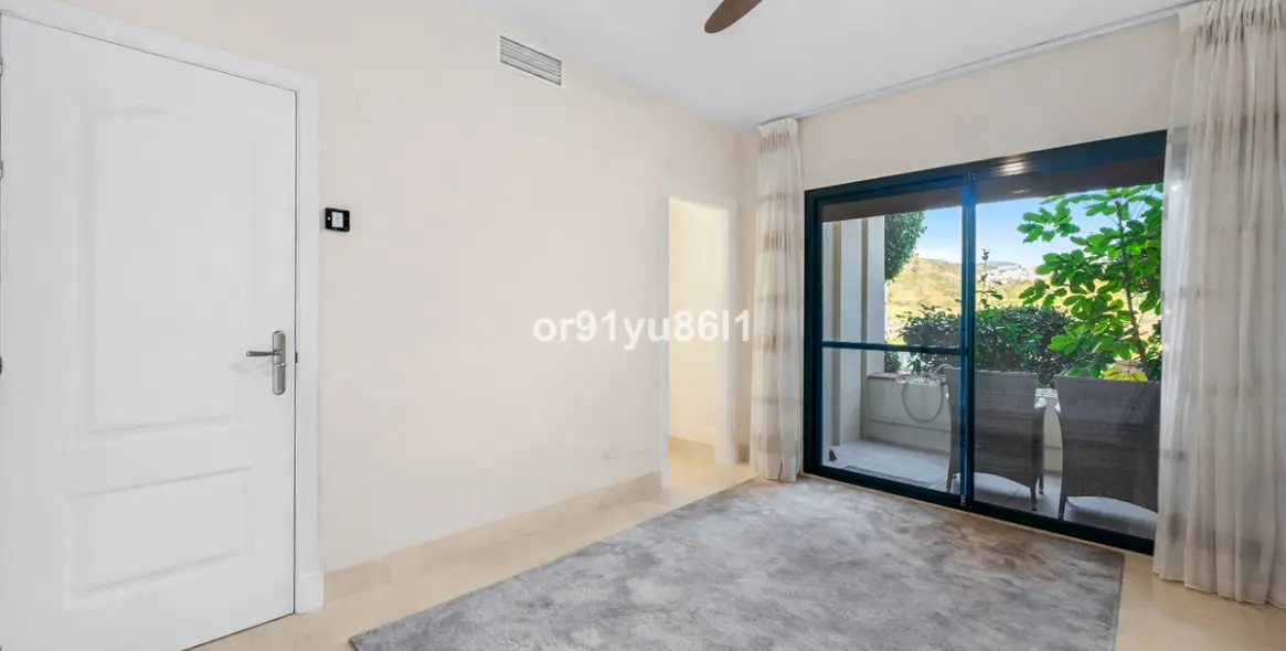 Sale of ground floor apartment in Los Arqueros 13