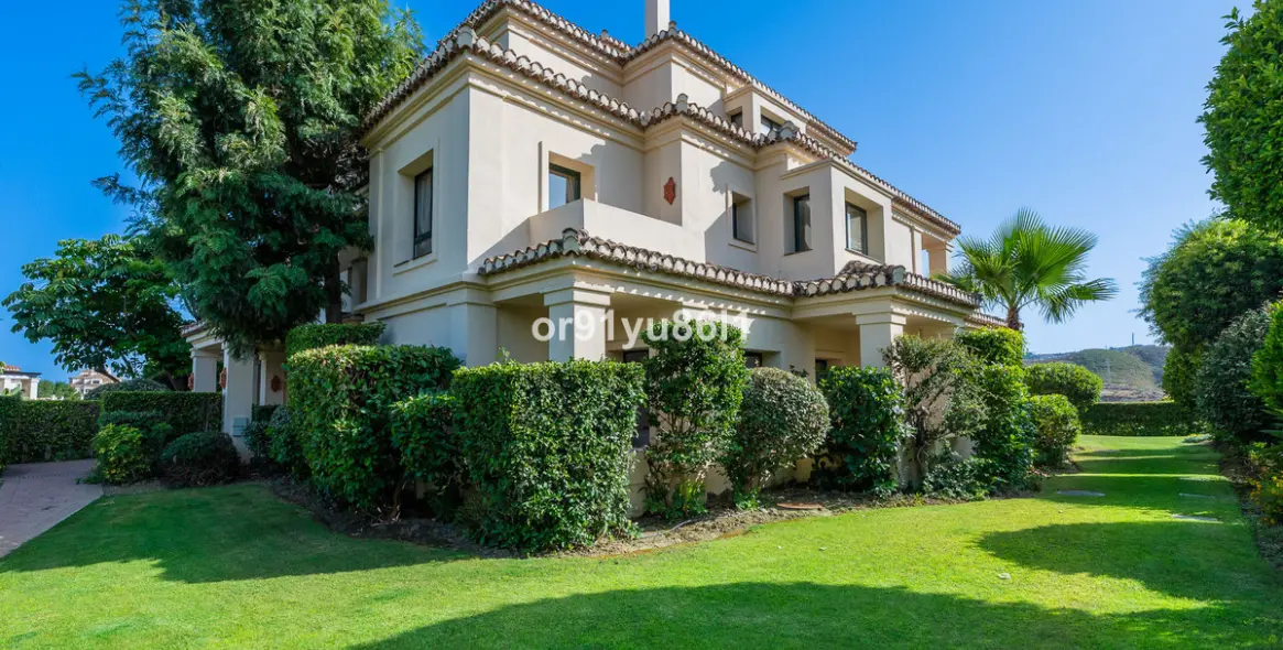 Sale of ground floor apartment in Los Arqueros 15