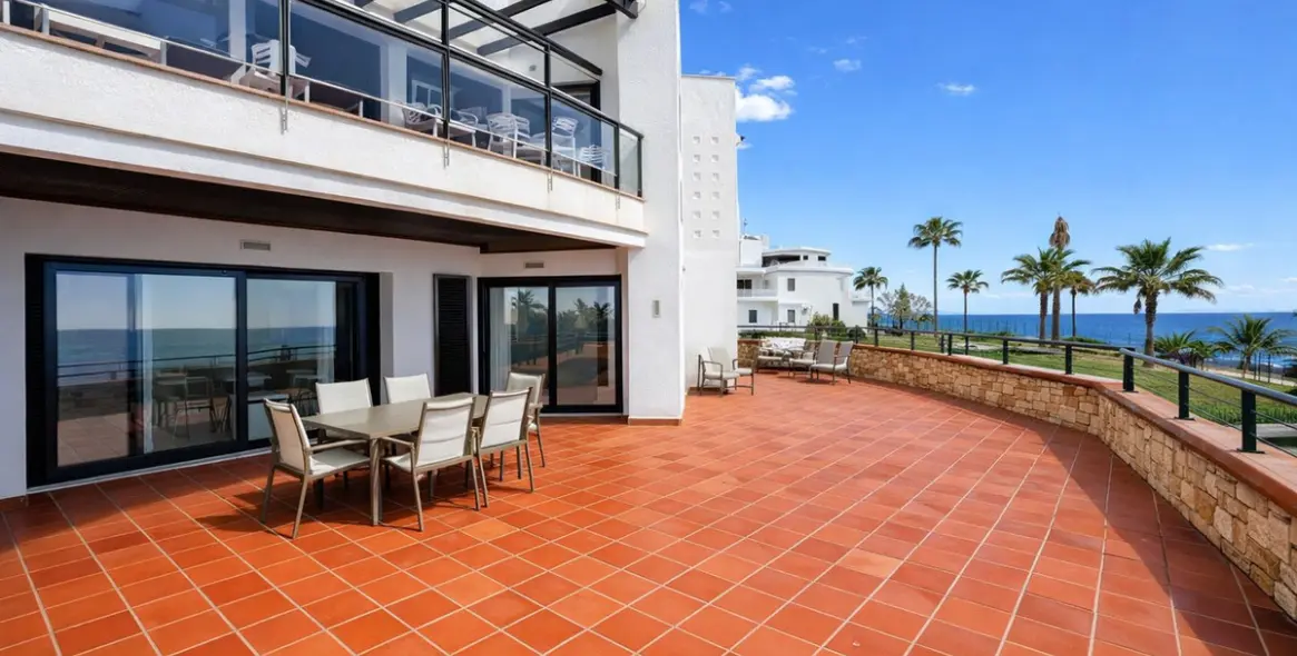 Venta de apartamento en planta baja en Casares Playa 1
