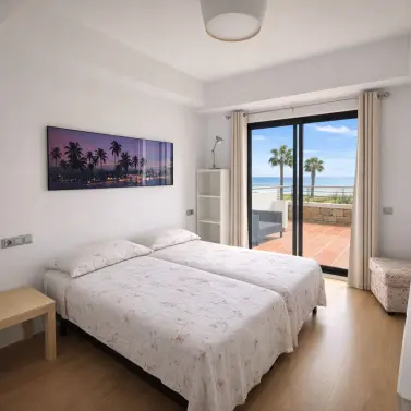 Venta de apartamento en planta baja en Casares Playa
