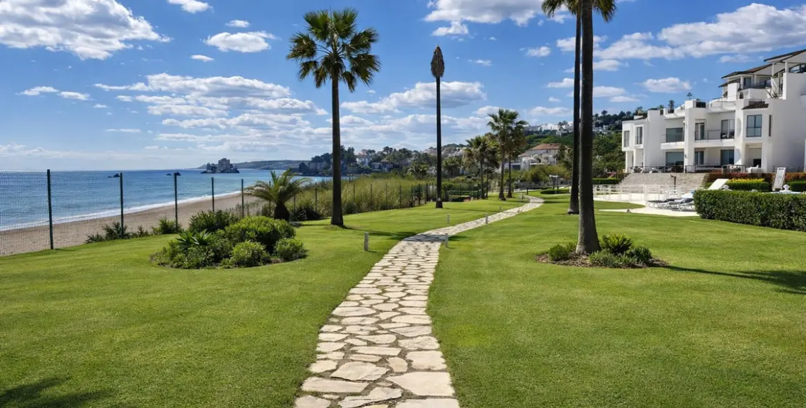 Venta de apartamento en planta baja en Casares Playa 16