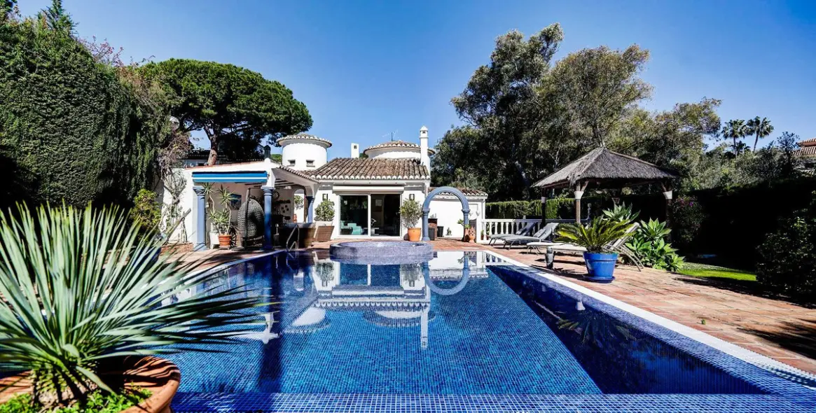 Venta de villa independiente en Calahonda 1