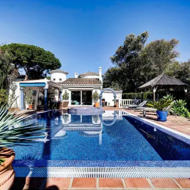 Venta de villa independiente en Calahonda