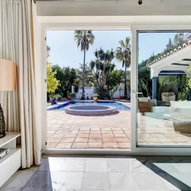 Venta de villa independiente en Calahonda