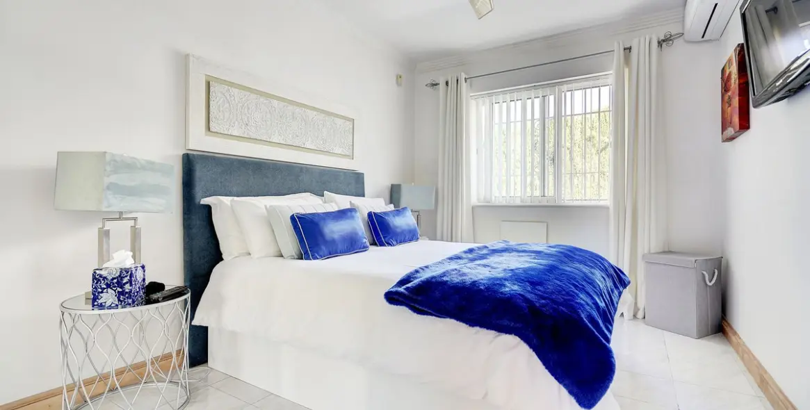 Продажа  отдельно стоящей виллы в Calahonda 24