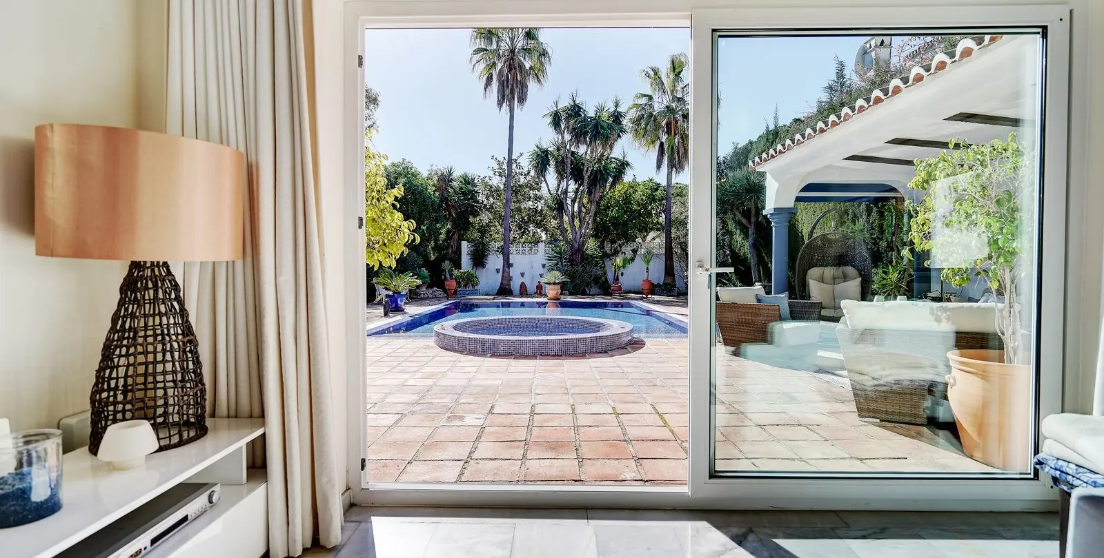Sale of detached villa in Calahonda 6