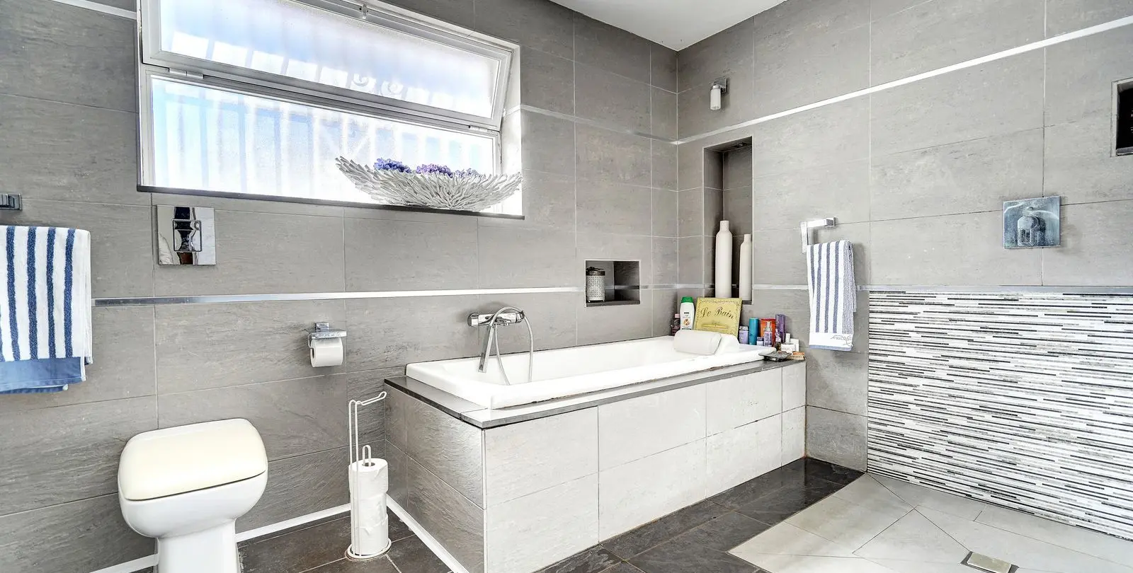 Sale of detached villa in Calahonda 22