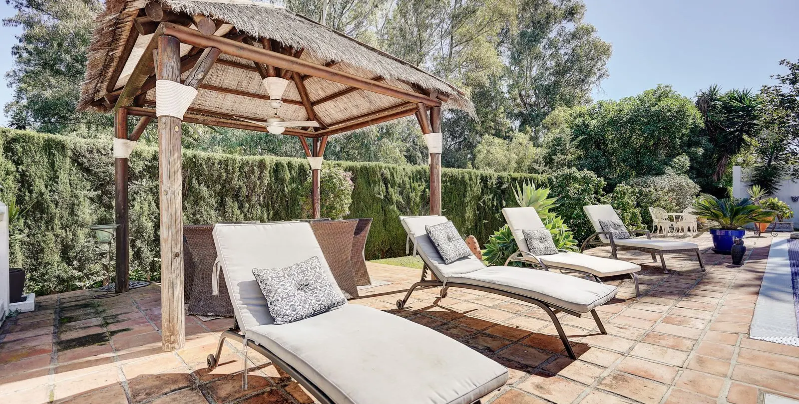 Sale of detached villa in Calahonda 27