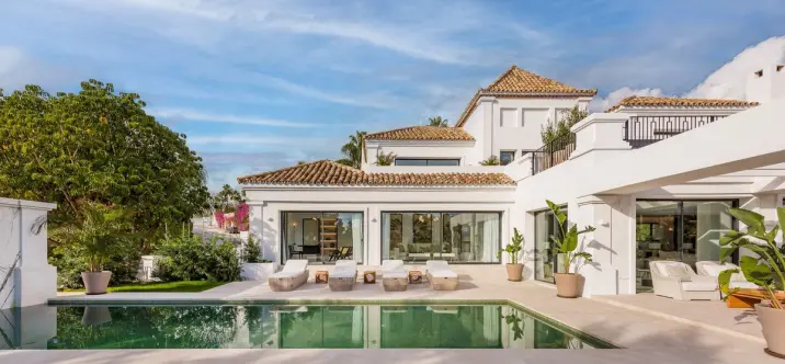 Краткосрочная аренда  отдельно стоящей виллы в Nueva Andalucía 0