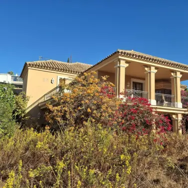 Venta de villa independiente en Estepona
