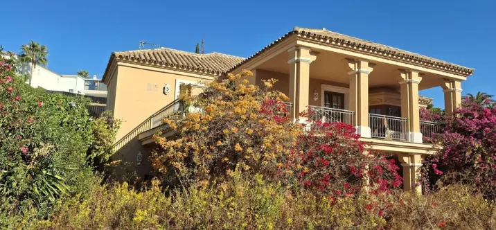 Venta de villa independiente en Estepona 0