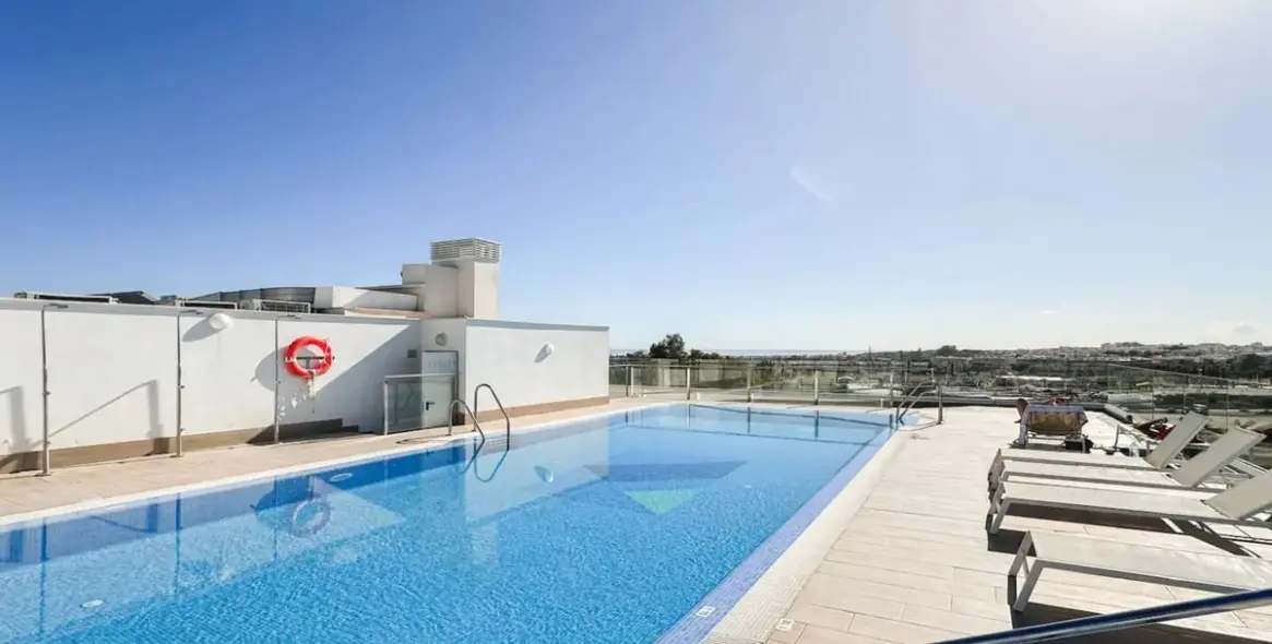 Long-term rent of penthouse in Nueva Andalucía 1