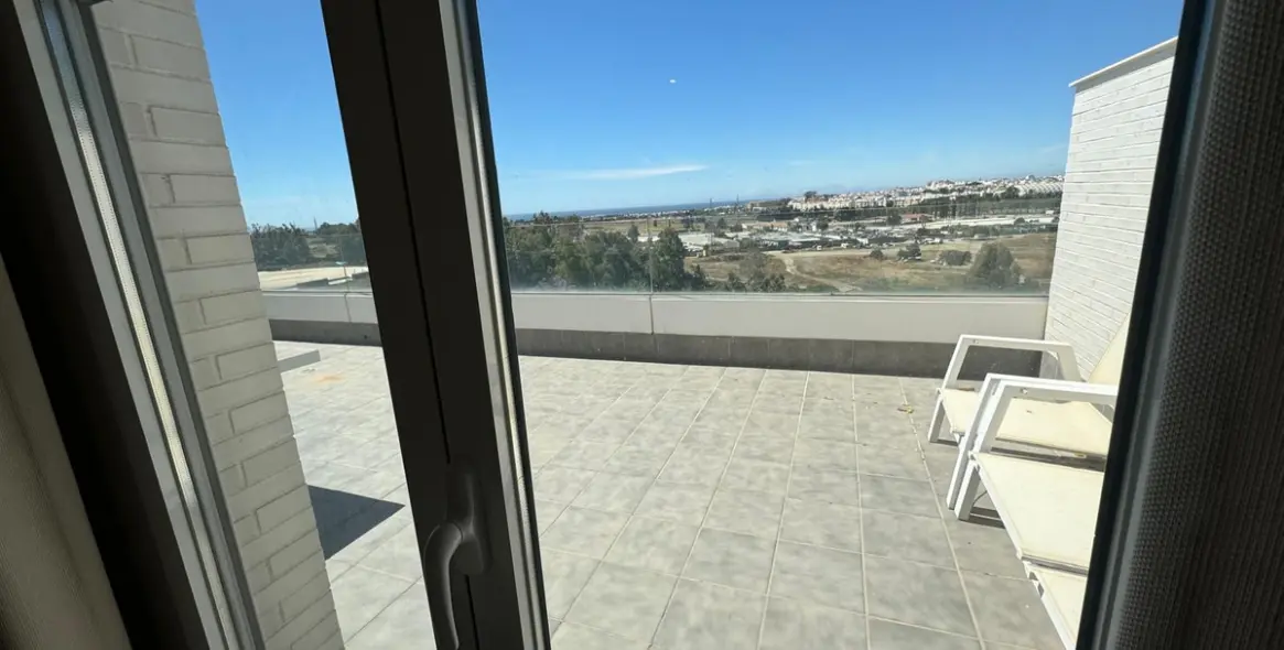 Long-term rent of penthouse in Nueva Andalucía 4