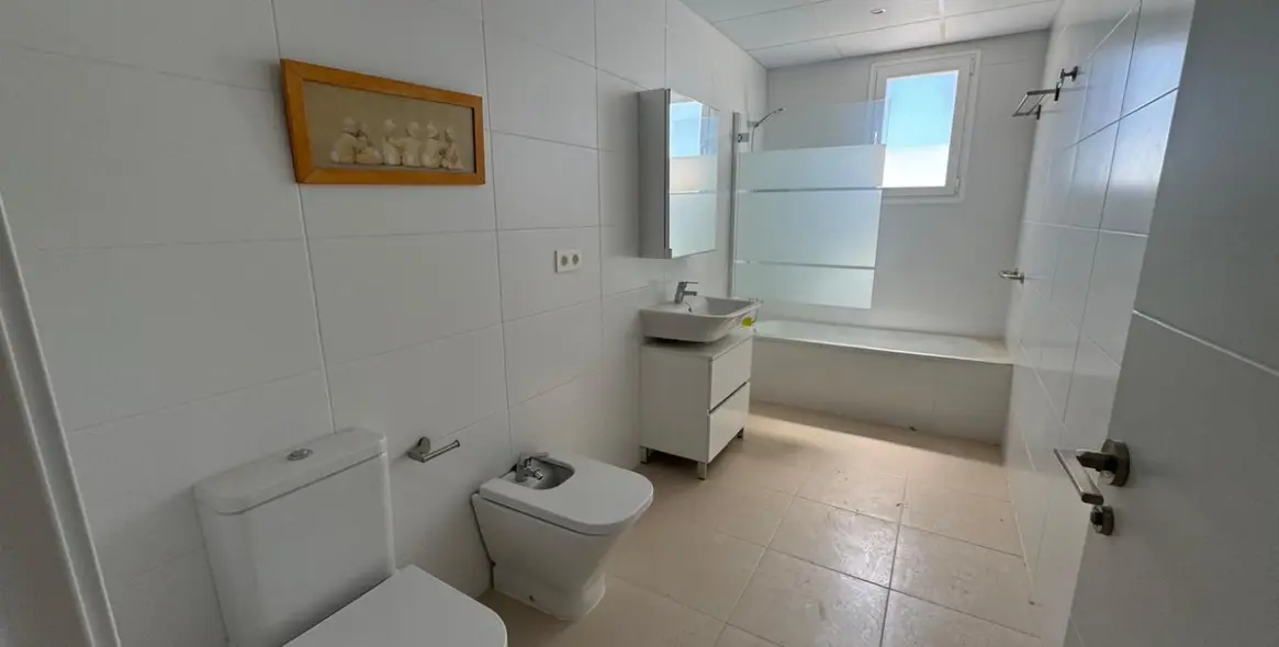 Long-term rent of penthouse in Nueva Andalucía 10