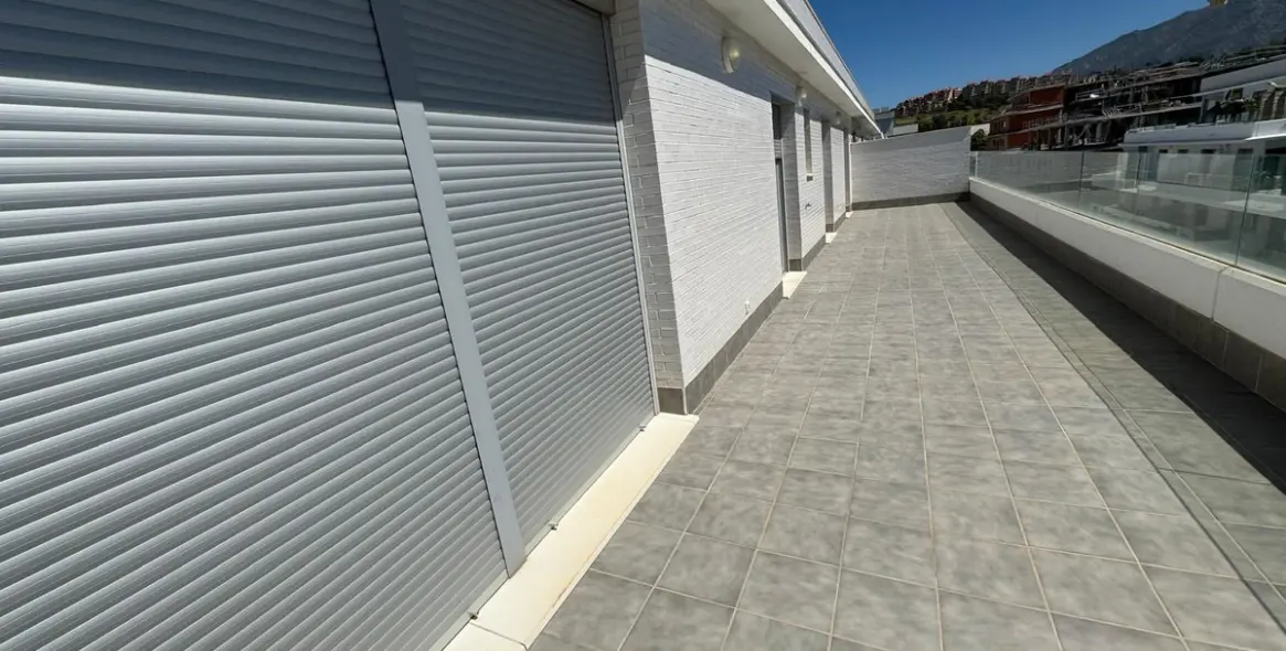 Long-term rent of penthouse in Nueva Andalucía 14