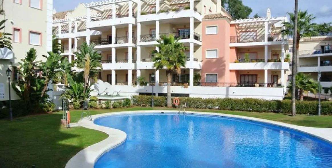 Alquiler a corto plazo de apartamento en planta baja en Nueva Andalucía 1