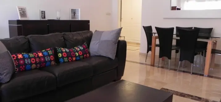 Alquiler a corto plazo de apartamento en planta baja en Nueva Andalucía 1