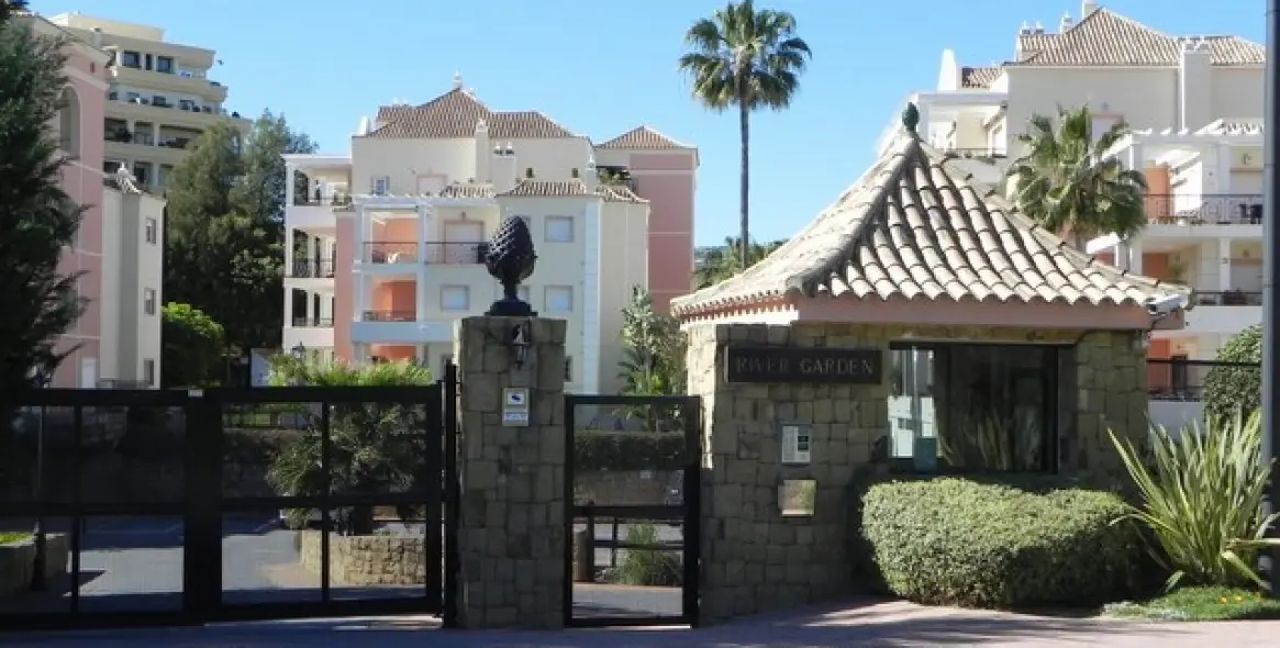 Краткосрочная аренда апартаментов на первом этаже в Nueva Andalucía 23