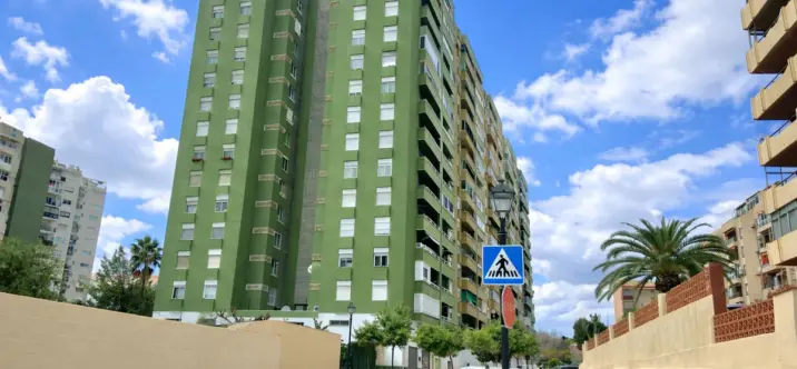 Sale of middle floor apartment in Los Boliches 0