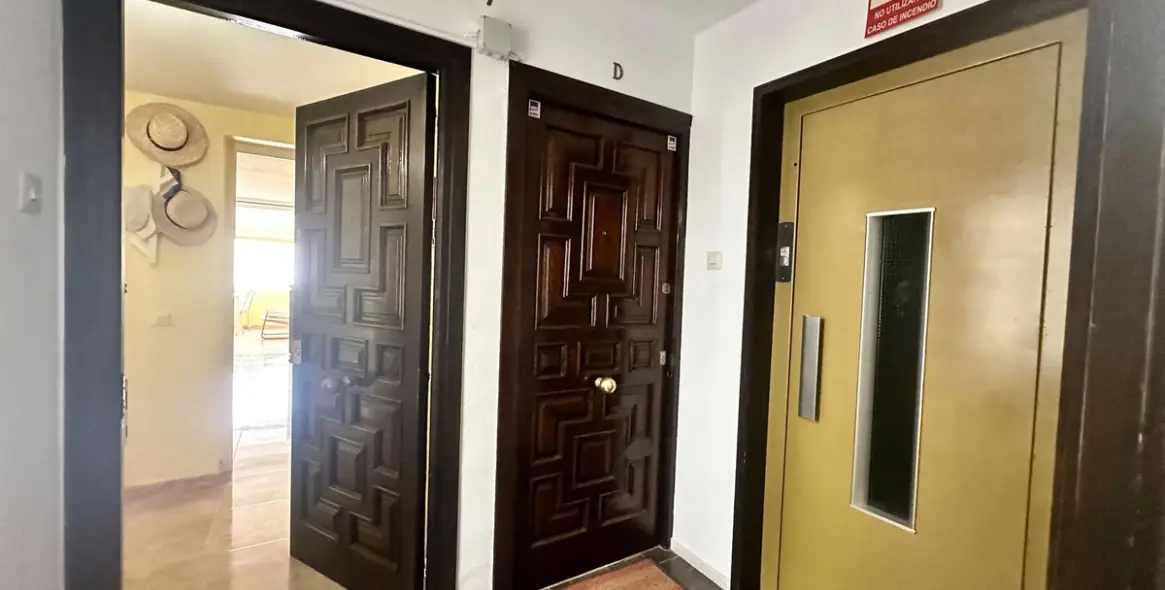 Sale of middle floor apartment in Los Boliches 22