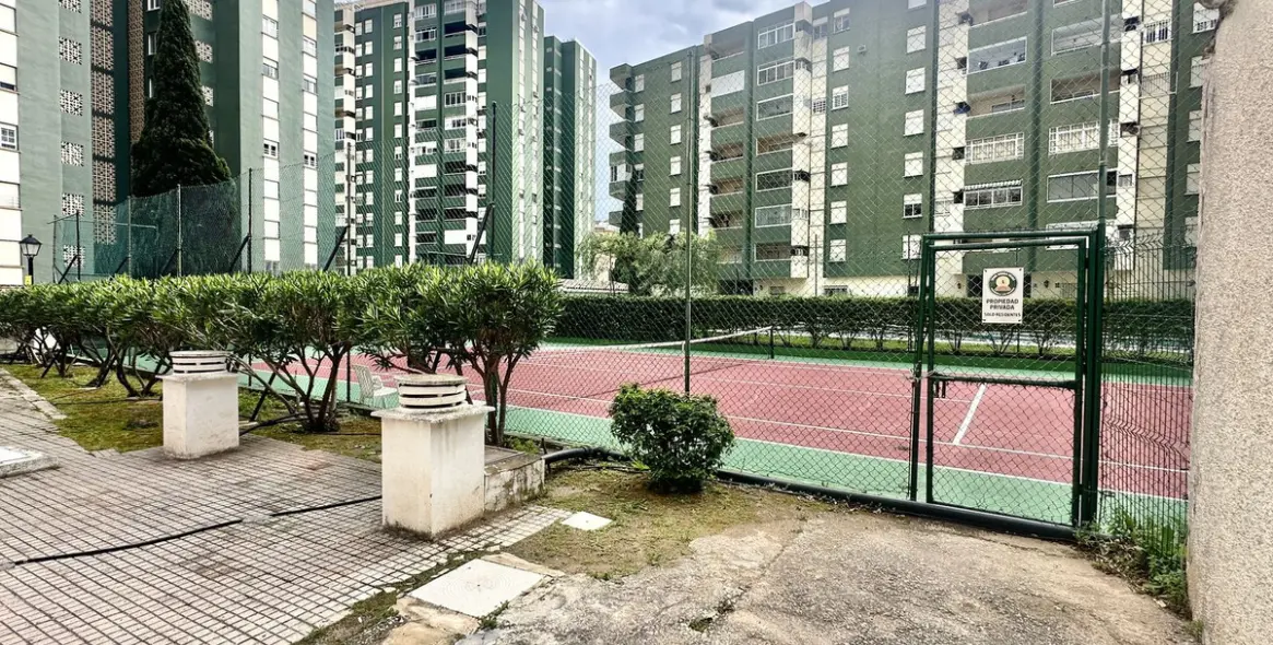 Sale of middle floor apartment in Los Boliches 24