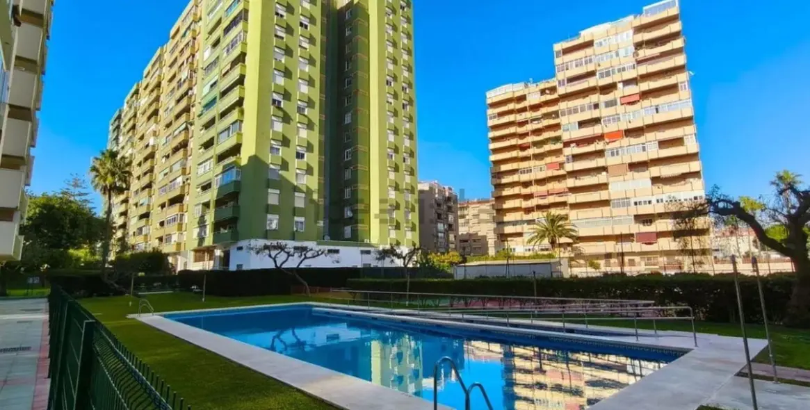 Sale of middle floor apartment in Los Boliches 26
