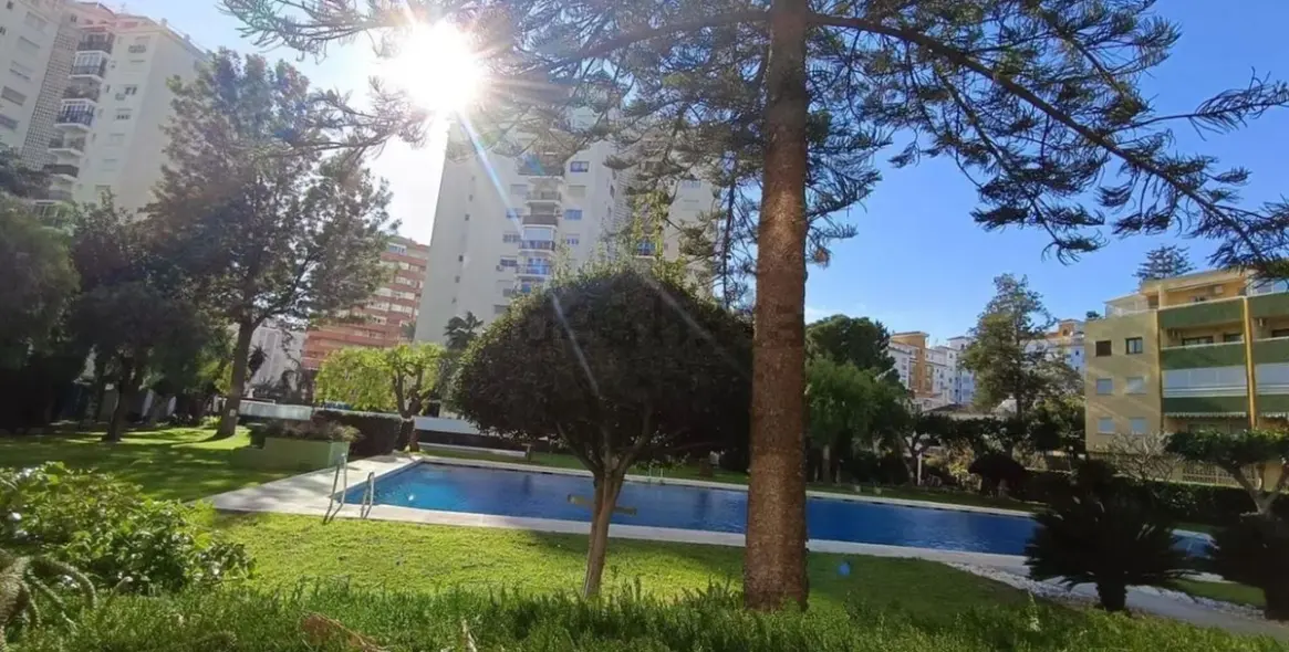 Sale of middle floor apartment in Los Boliches 27