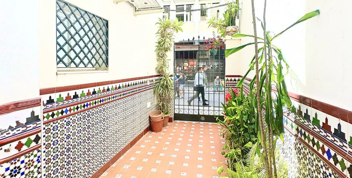 Sale of middle floor apartment in Estepona 2