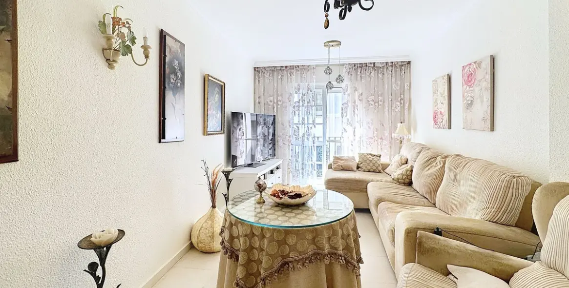 Sale of middle floor apartment in Estepona 4