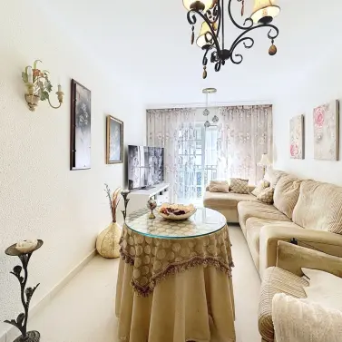 Sale of middle floor apartment in Estepona