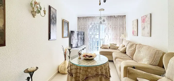 Sale of middle floor apartment in Estepona 3