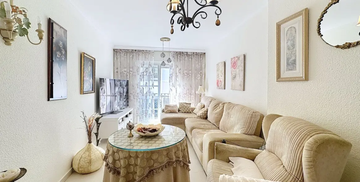 Sale of middle floor apartment in Estepona 5