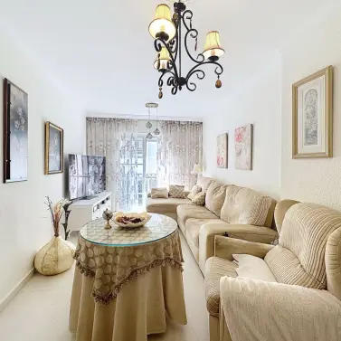 Sale of middle floor apartment in Estepona