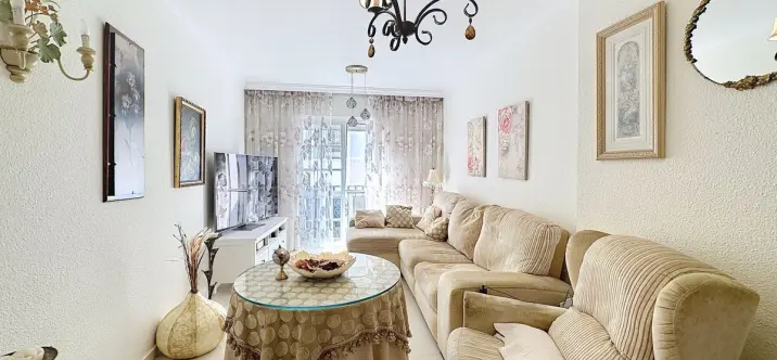 Sale of middle floor apartment in Estepona 4