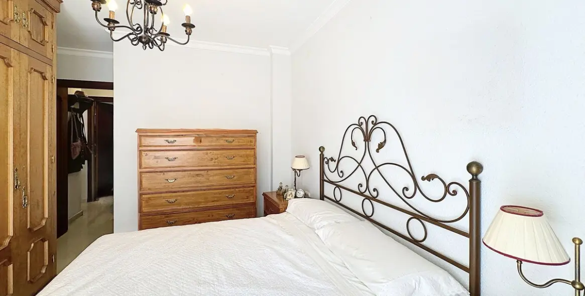 Sale of middle floor apartment in Estepona 6