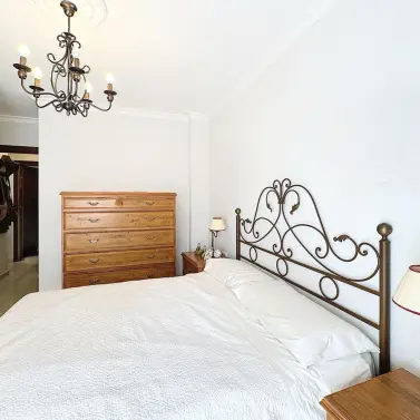 Sale of middle floor apartment in Estepona