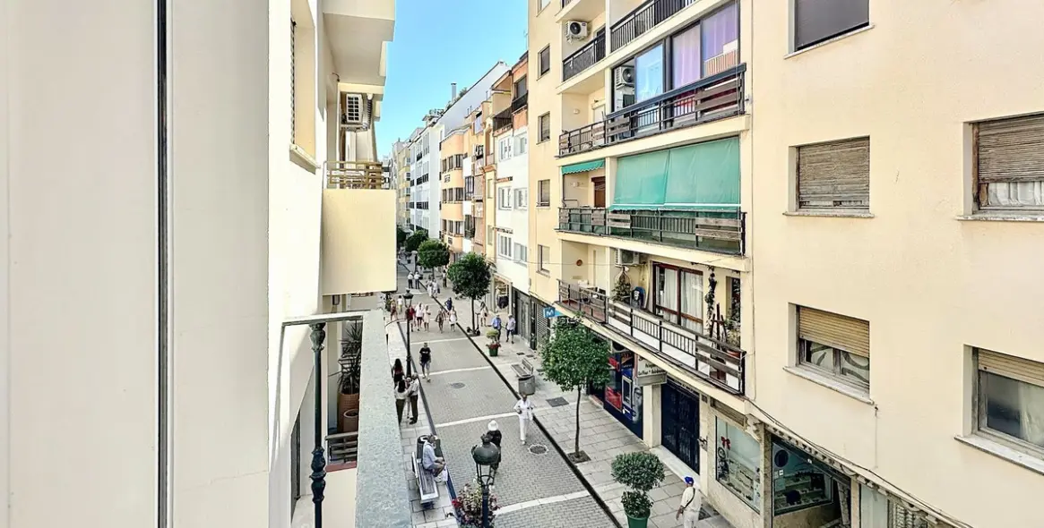 Sale of middle floor apartment in Estepona 7