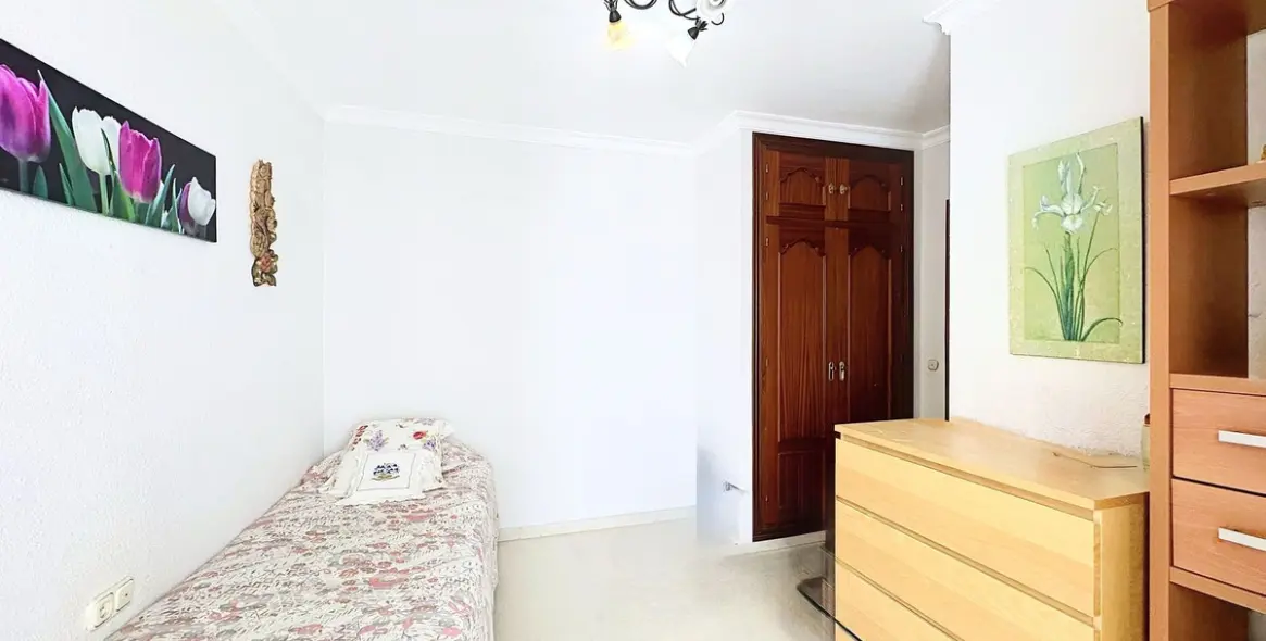 Sale of middle floor apartment in Estepona 9