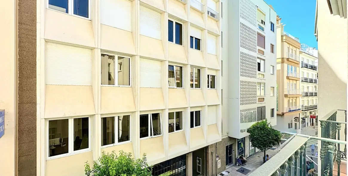 Sale of middle floor apartment in Estepona 10